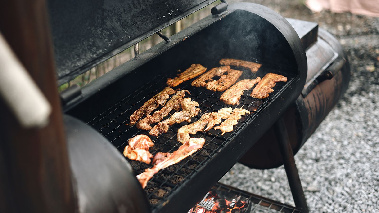 Low and Slow Smoking 101: Temperatures, Times, and the Cuts That Reward Patience