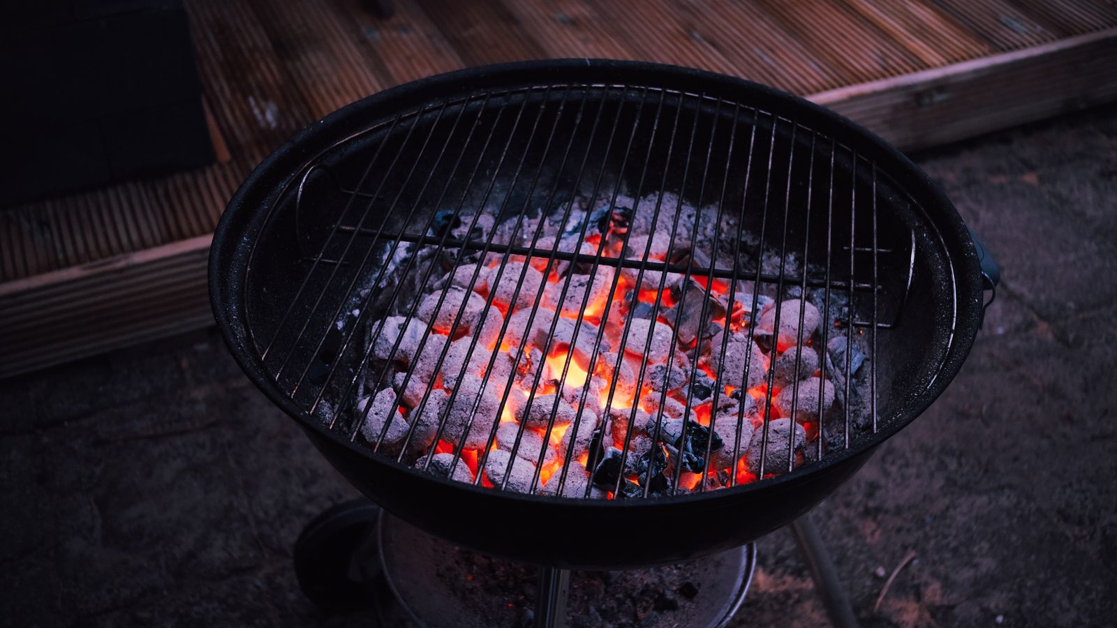 The Snake Method: 12+ Hours of Low-and-Slow on a Kettle