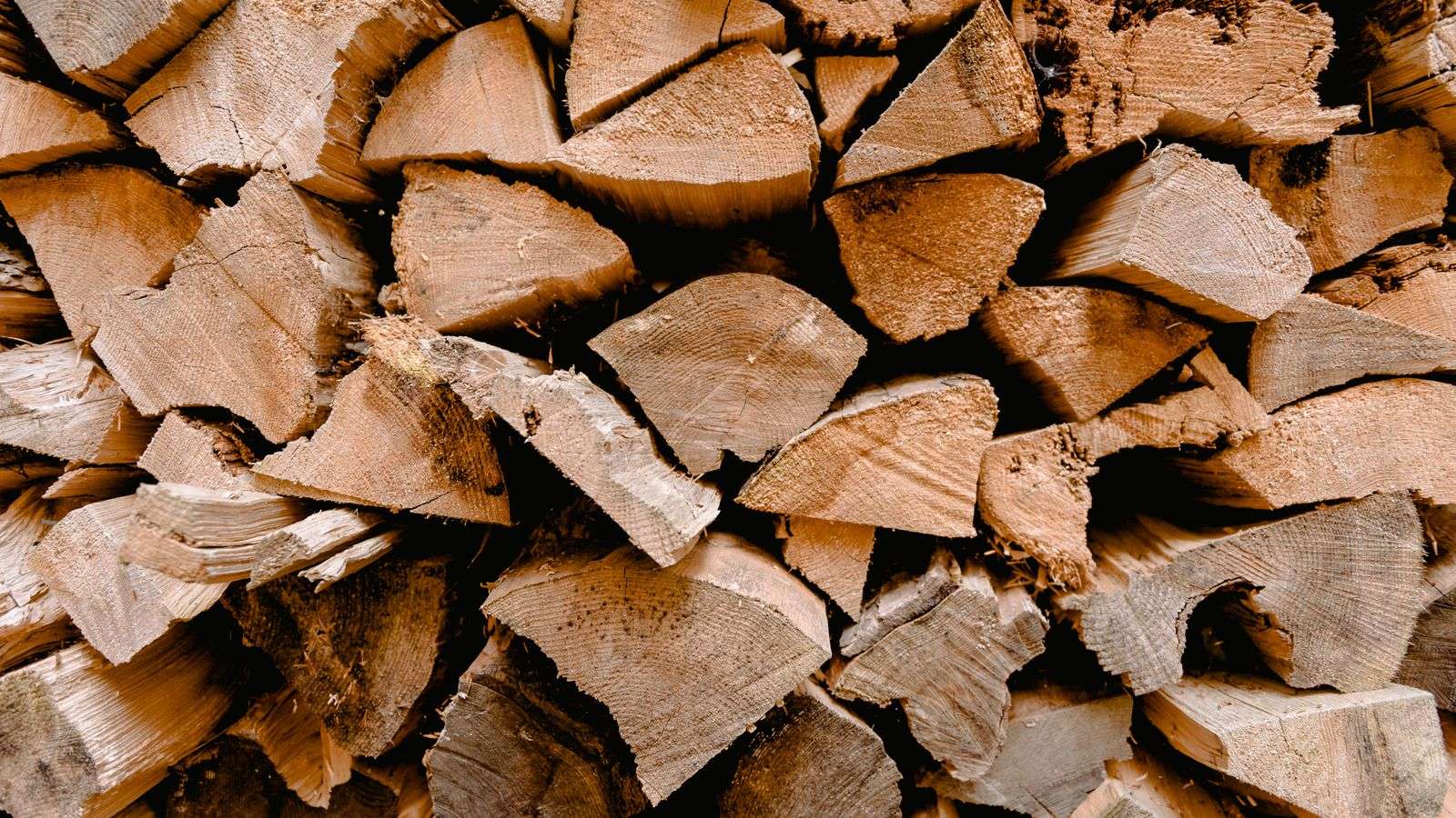 Wood Chips vs Chunks vs Splits (+ the Wood-Pairing Guide)
